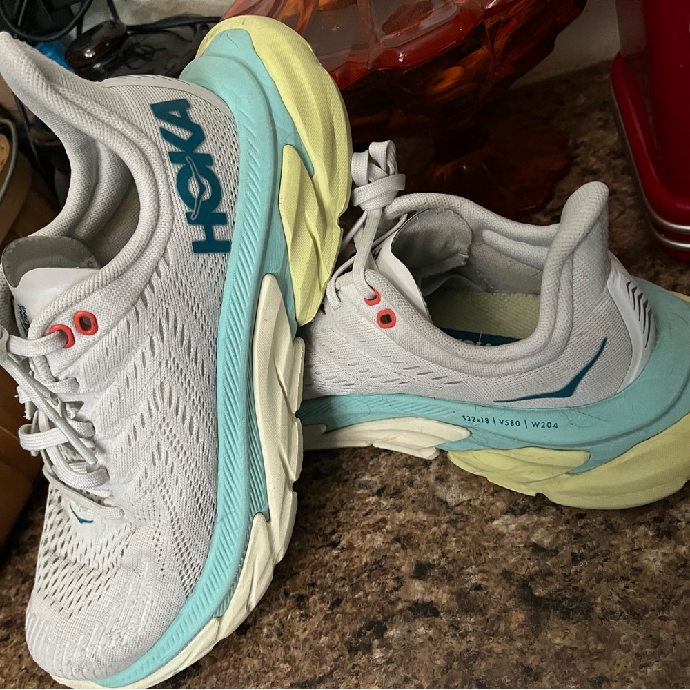 Womens HOKA Clifton edge athletic shoe  sz 6